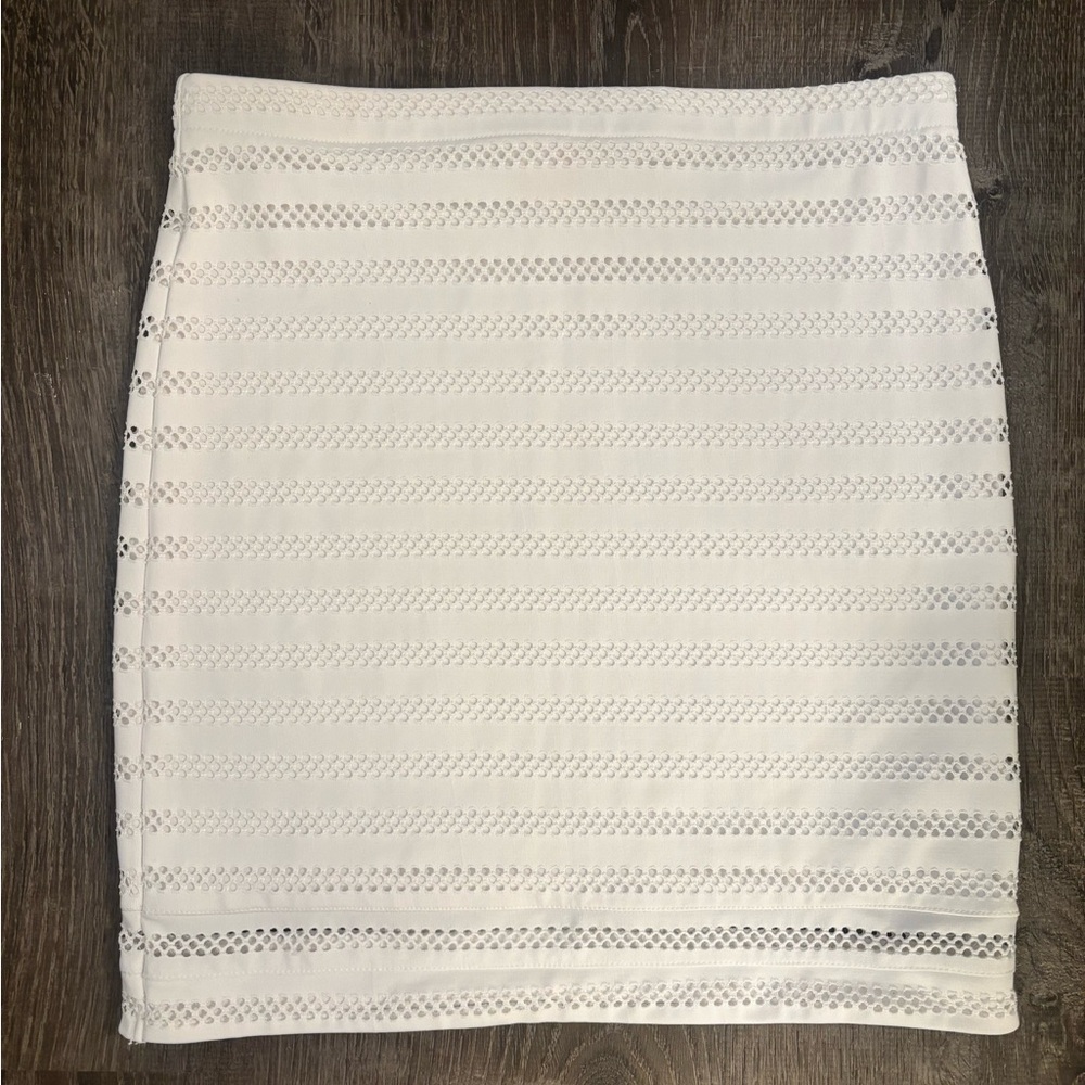 WHITE SKIRT